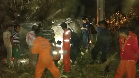 สลด! จ่าสิบเอกทหาร ร.29 ขับรถตกข้างทาง คว่ำชนเสาไฟฟ้า ดับอนาถ