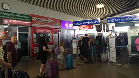 ศรีวราห์ ยัน สนามบินไฟดับ-ตม.จุดเทียนทำงาน นทท. 2 พันคน ไร้แบล็กลิสต์  