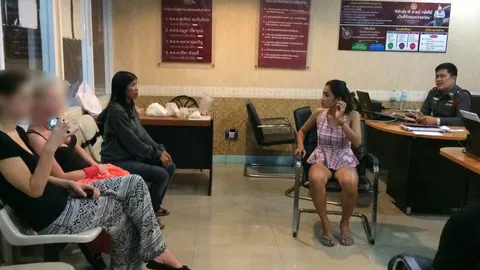 ครั้งแรกโดนเลย!  ครูสาวแคนาดาร้องไห้แจ้ง ตร.เด็กบาร์พัทยารุมยำ  