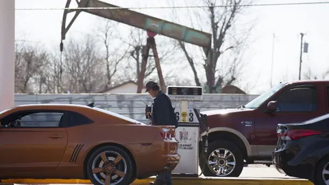 ราคาน้ำมันโลกพุ่ง12% ขานรับข่าว โอเปกจะลดปริมาณการผลิตน้ำมันแล้ว