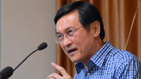 'จาตุรนต์' สับ กรธ.ร่าง รธน. ฉบับตีเช็คเปล่า