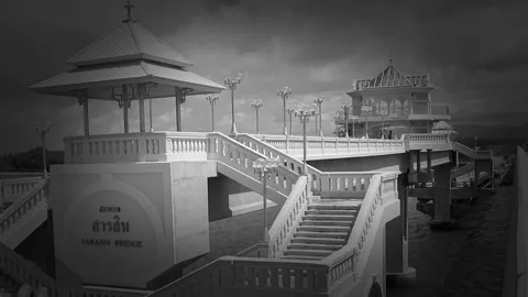 เซ่นวาเลนไทน์! สาวหล่อรักไม่สมหวังโดดสะพานสารสิน สปีดโบตเข้าช่วยทัน