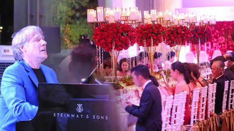 ดื่มด่ำความรักผ่านอาหารและบทเพลง