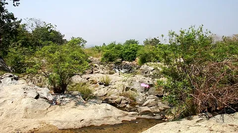  แก่งเกาะใหญ่ อ.แม่วงก์ ระดับน้ำแห้งขอด นักท่องเที่ยวบางตา