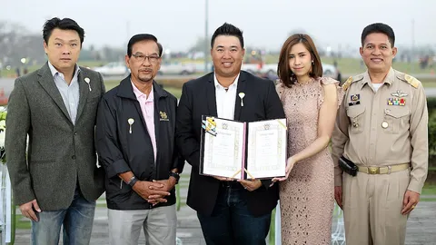 วาเลนไทน์หวาน! 'โปรอาร์ม' จูงมือแฟนจดทะเบียนสมรสในงานบอลลูน