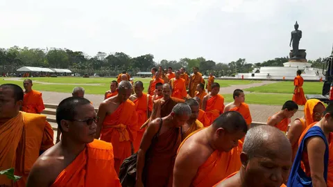 เครือข่ายสงฆ์ชุมนุม พุทธมณฑล ฝ่าวงล้อมทหาร หนุนตั้งสังฆราช 