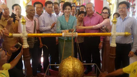 'ยิ่งลักษณ์' เป็น ปธ.ทำพิธีตัดหวายลูกนิมิต วัดบางยาง จ.สมุทรสาคร