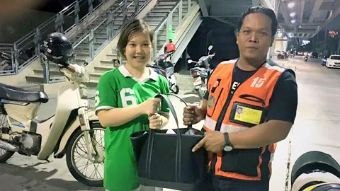 ทำดีไม่ต้องรอ! เปิดใจ วินมอเตอร์ไซค์น้ำใจงาม เก็บกระเป๋าได้ส่งคืนเจ้าของ