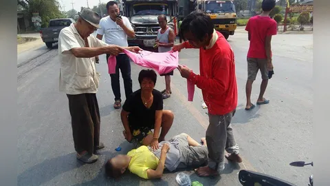 ประทับใจชาวโซเชียล! หนุ่มโพสต์ชาวบ้านน้ำใจงาม บังแดดให้คนเจ็บหมดสติ