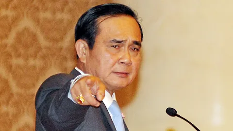 'บิ๊กตู่' กร้าว ไม่ไฟเขียว นักการเมืองดีเบต ร่างรธน.