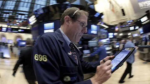 ข้อมูล ศก.สหรัฐฯ อ่อนแอ ฉุดทองนิวยอร์กพุ่ง! 14.9 ดอลลาร์