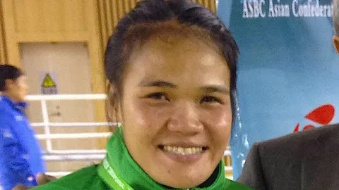 'เปี่ยมวิไล' ลงนวมนักชกสาวผู้ดีเหรียญทองโอลิมปิก 2012 สูสี 