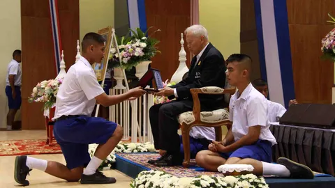 'ป๋าเปรม' สอนน้อง ร.ร.มหาวชิราวุธ เน้นย้ำให้เป็นคนดีของสังคม