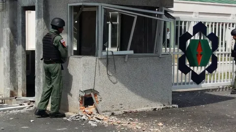 วาง 'ไปป์บอมบ์' ศูนย์ฮาลาลปะนาเระ ภารโรงสาวรับเคราะห์บาดเจ็บ 