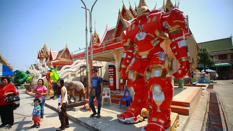 ไอเดียเจ๋ง! วัดเมืองปากน้ำ ใช้หุ่นซุปเปอร์ฮีโร่ ดึงเยาวชนเข้าวัด