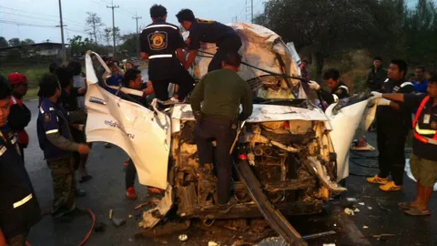 รถตู้ขนแรงงานพม่า ชนท้ายสิบล้อ ตาย 3 บาดเจ็บ 7 คนขับดับด้วย