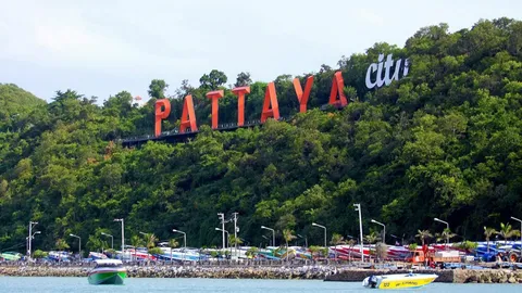 กลุ่มหาบเร่แผงลอย ทะลักงานพัทยา จนท.รับคำสั่งให้ขายในพื้นที่โซนนิ่ง