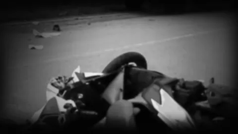 สาวใหญ่ขี่ จยย.จากบ้านไปทำงาน ปิกอัพชนดับคาที่