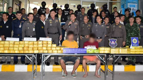 'พงศพัศ' แถลงรวบ 2 ผู้ต้องหาเครือข่ายยาบ้า 1.8 ล้านเม็ด-ไอซ์ 4 กก.