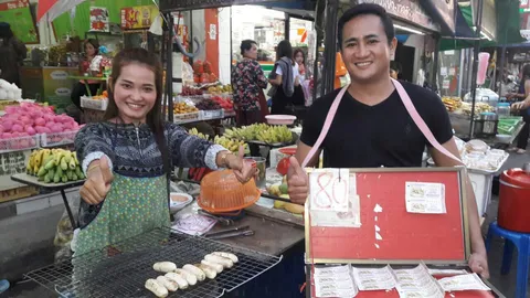 น่าเอาเป็นแบบอย่าง! ตร.อุบลฯ คนขยัน ช่วยภรรยาหารายได้ หลังเลิกงาน