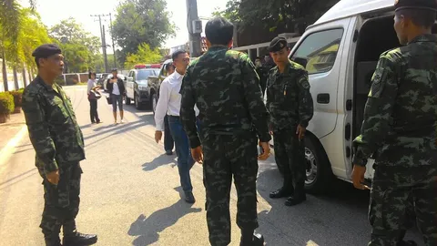 โพสต์อัดบิ๊กป้อม ทหารหิ้ว 'วัฒนา' เข้าค่าย ปรับทัศนคติ 