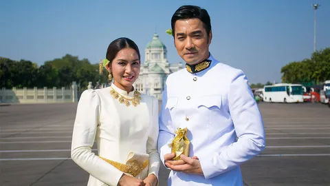 เจมส์-ครูก้อย ปลื้มปีติเข้ารับพระราชทานน้ำสังข์จากสมเด็จพระเทพฯ