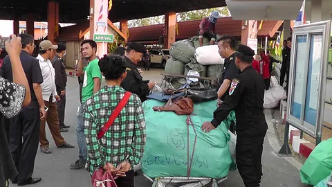 เขมรรวมตัว! ไม่พอใจ-ขู่ปิดด่าน หลังจนท.ไทยสกัดจับสินค้าลิขสิทธิ์ 