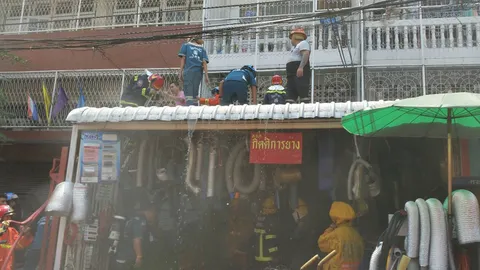 ไฟไหม้ร้านขายสายยาง ย่านวรจักร สำลักควัน 3 ราย คาดไฟฟ้าลัดวงจร