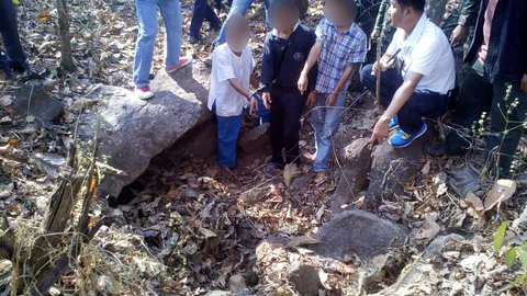 พ่อ-ลูก ชาวตาก ลวงหนุ่มพม่ารุมฆ่ายัดซอกหินชายป่า อ้างขโมยมือถือ