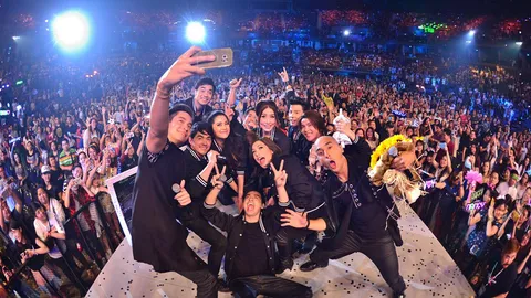 'โดม-เจมส์-แร็พเตอร์' นำทีมแดนซ์ไม่หยุด “The Next Venture Concert 2016”