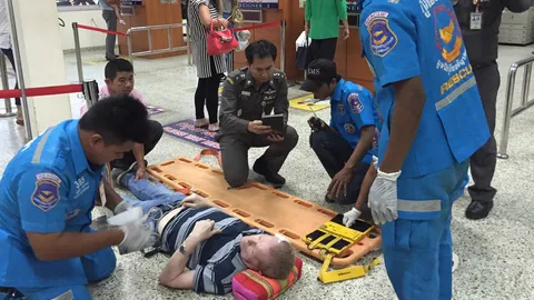 ร้อนจัด! เฒ่าแคนาดาช็อกน้ำตาลหมดสติหัวฟาดพื้น ปลอดภัยแล้ว 