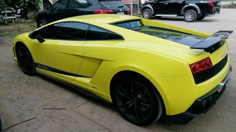 ยึดรถหรูลัมโบร์กินี นักร้องแฝด วง‘บางแก้ว’ ไม่มีเอกสาร สงสัยเถื่อน