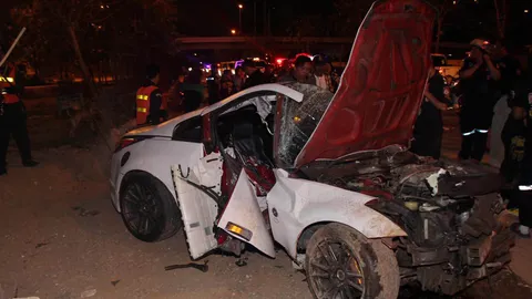 หนุ่มซิ่งรถสปอร์ตชนแบริเออร์ยับ พบเคยโดนจับไอซ์ร่วม 'แม็กก้า'