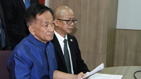 'พะจุณณ์' ควงทนาย เข้าพบ ปอท.รับทราบข้อหาผิด พ.ร.บ.คอมฯ