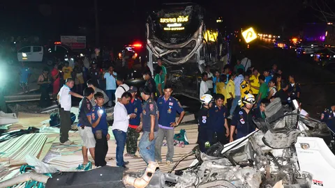 กำลังซ่อมทาง!เทรลเลอร์ 22 ล้อซิ่งเสียหลัก ชนรวด 5 คันที่ชุมพร ดับ 1 เจ็บอื้อ