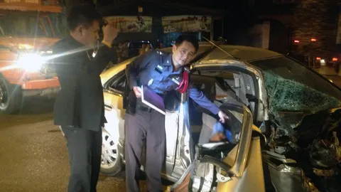 เมีย ส.อบต. ที่อุดรฯ ควบเก๋งพุ่งข้ามเลน ชนรถบรรทุกอ้อยดับ-ลูกเจ็บ