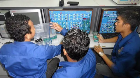 มทร.กรุงเทพจับมือ "อินทรีเหล็ก" สางปมขาดแคลน "ช่างซ่อมบำรุงเครื่องบิน" : ปั้นหลักสูตร "มาตรฐานเอียซ่า"