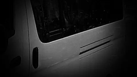 แก๊งรถตู้ลักเด็กระบาดชายแดนศรีสะเกษ 2 หนูน้อยถูกจับดิ้นหลุด แจ้งความ