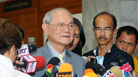 'มีชัย' ปัดข่าวไขก๊อก ยันทำงานอิสระ ไม่มีใครบีบบังคับ