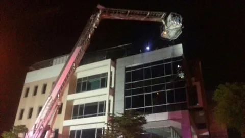 ไฟไหม้โฮมออฟฟิศดังขอนแก่น โชคดีไร้เจ็บ-ตาย ยังประเมินความเสียหายไม่ได้