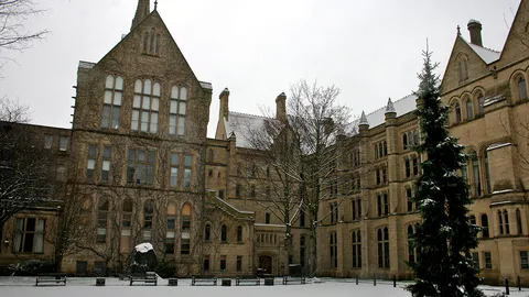 อ.เฒ่าวัย 61 ปีในอังกฤษ ลาออก หลังถูกจับได้ว่าเล่นหนังโป๊