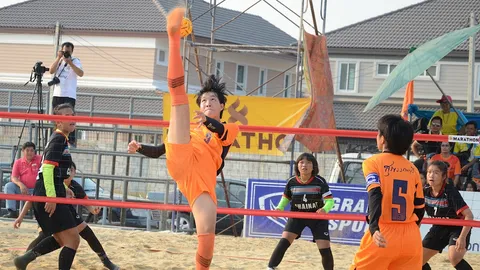 สาวชัยนาทอัดเจ้าภาพ ซิวทองตะกร้อชายหาด