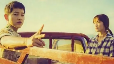 รู้จักโอ๊ปป้า "ซงจุงกิ" หนุ่มกล้ามแน่นสุดหล่อ สวมบททหารจนนายกฯ ยังอิน