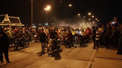 ครึ่งหมื่น แห่แว้นเสรี! สะพานใหม่เรซซิ่ง ตร.ให้จัดแข่งกันเอง 