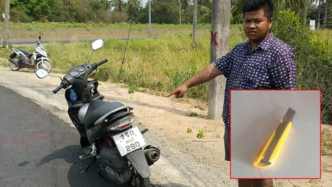 ชายเมืองผู้ดีเครียด ใช้คัตเตอร์ปาดคอหวังฆ่าตัวตาย จนท.ช่วยปลอดภัย