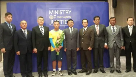 อดีตนักโทษ เข้าพบ 'บิ๊กต๊อก' หลังเสร็จภารกิจเดินเทิดพระเกียรติฯ