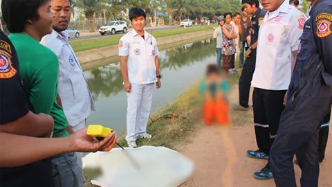 แม่ร่ำไห้!! เห็นศพลูกน้อยวัย 6 ขวบ ขอไปซื้อขนมเจออีกทีกลายเป็นศพ