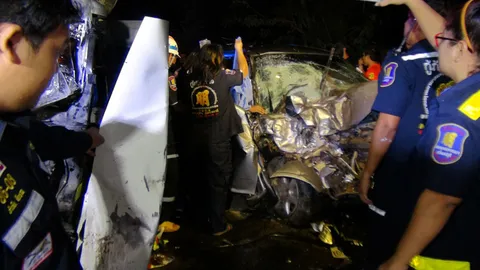 ปราจีนบุรีฝนตกหนัก รถชน 6 คันรวดบนถนน 304 พนมสารคาม-กบินทร์บุรี เจ็บ 8