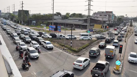 แห่ไหว้เช็งเม้ง ล่วงหน้า ชลบุรีรถติดหนัก คาดขากลับสุขุมวิทอัมพาต!