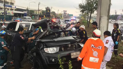 ฝนถล่มเมืองนนท์ ปิกอัพชนตอม่อ ดับคาซาก 2 ศพ บาดเจ็บ 1 